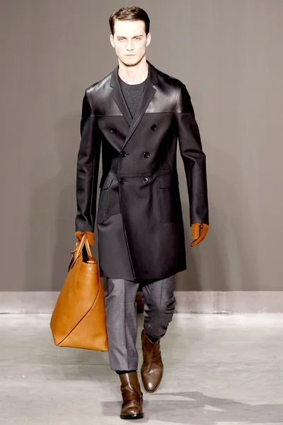 Look 15